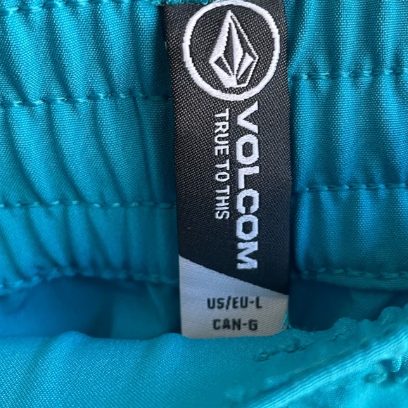 Volcom Elastic Waist Short Size L - Picture 3 of 3